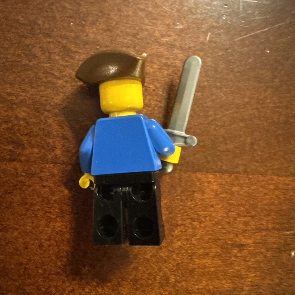 LEGO Pirates Minifigures Lot of 7 w/ Accessories Hats & Weapons
